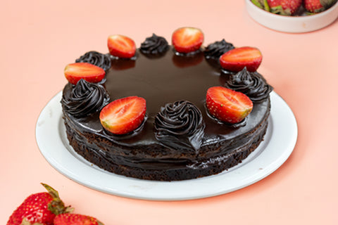 Rich Strawberry & Choco Cake